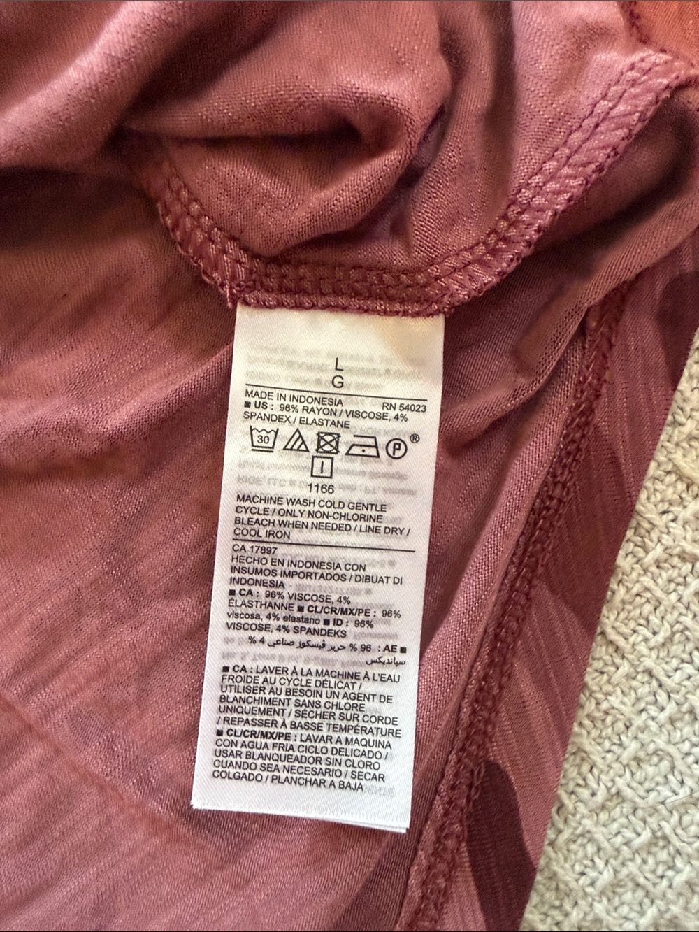 Old Navy luxe camo tee - Picture 5 of 5